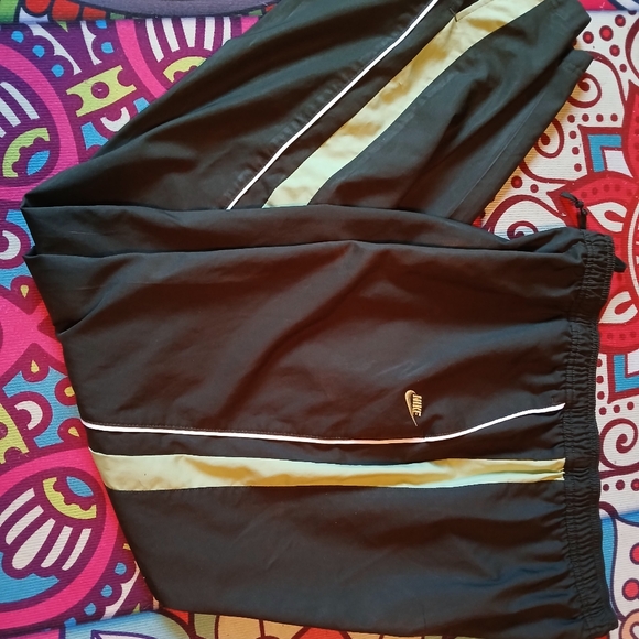 Nike polyester, Made in Malaysia Size 12 to 14. Good for 5'8 to 5'10. Unisex. - Picture 1 of 5